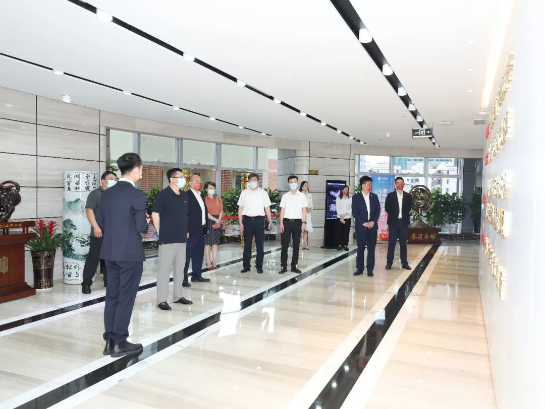 青島市政協(xié)副主席、嶗山區(qū)委書記張元升一行蒞臨中裝建設調(diào)研考察